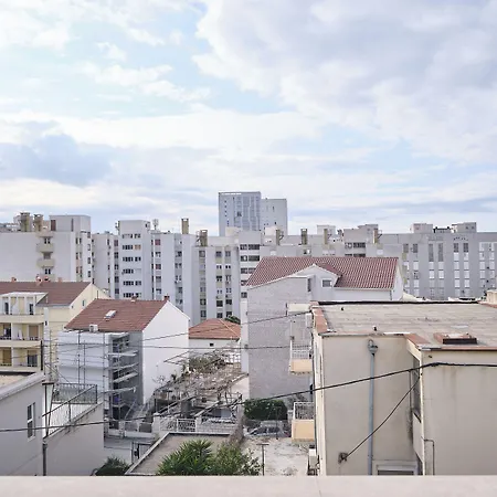 By Litto Apartment *